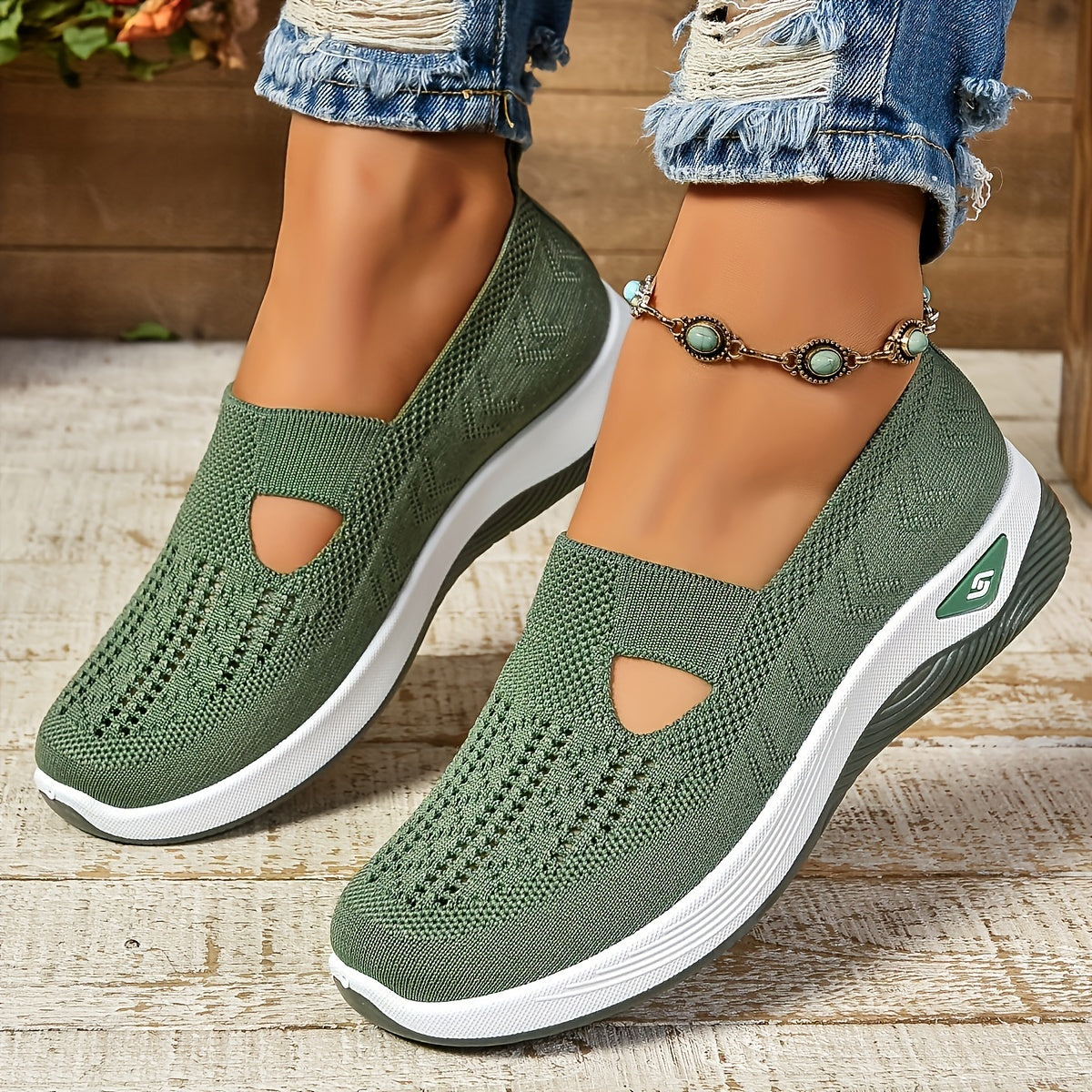 Kira | Understated Walking Shoes