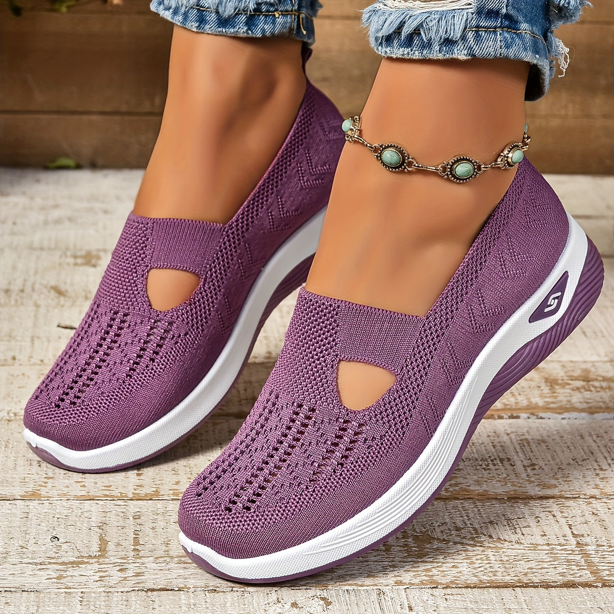 Kira | Understated Walking Shoes